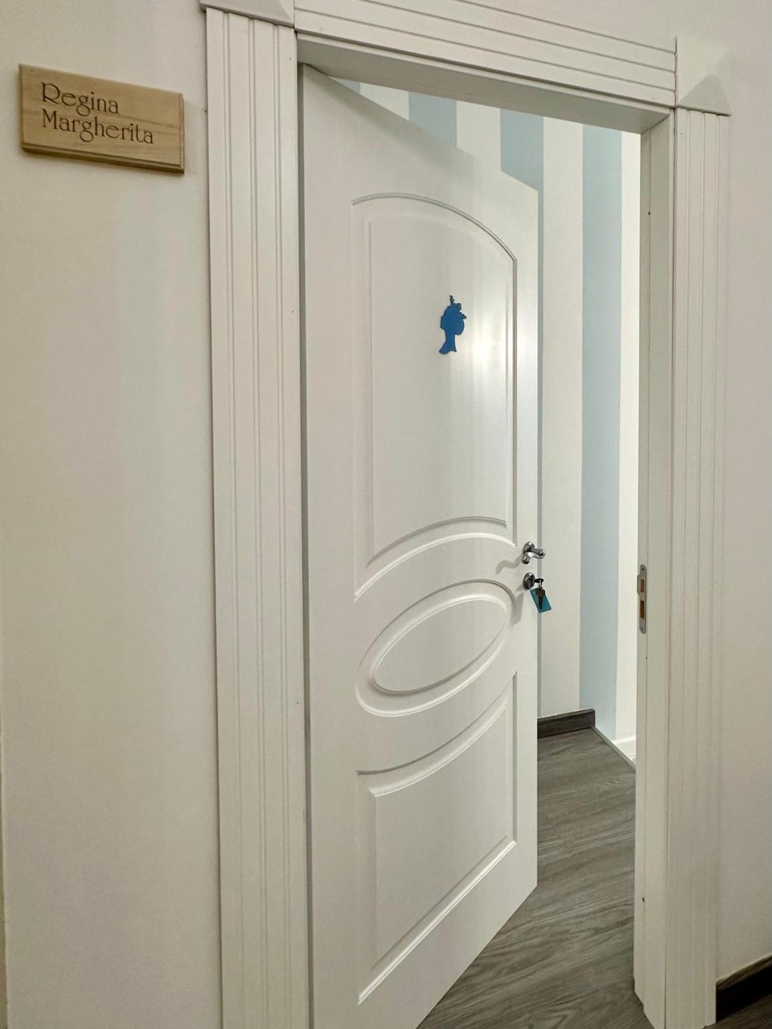 Palazzo Chiatamone Hotel Naples Luaran gambar