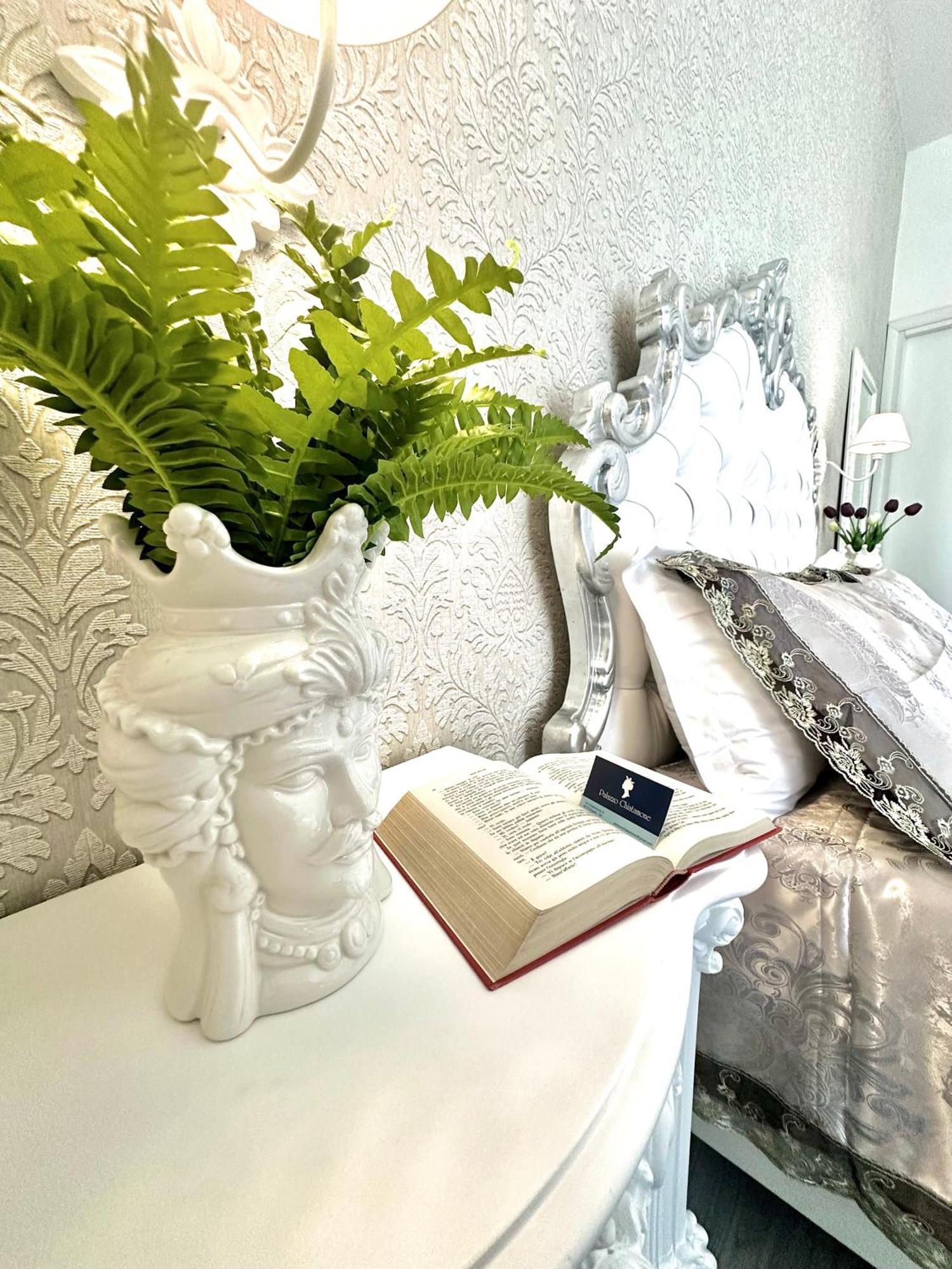 Palazzo Chiatamone Hotel Naples Luaran gambar
