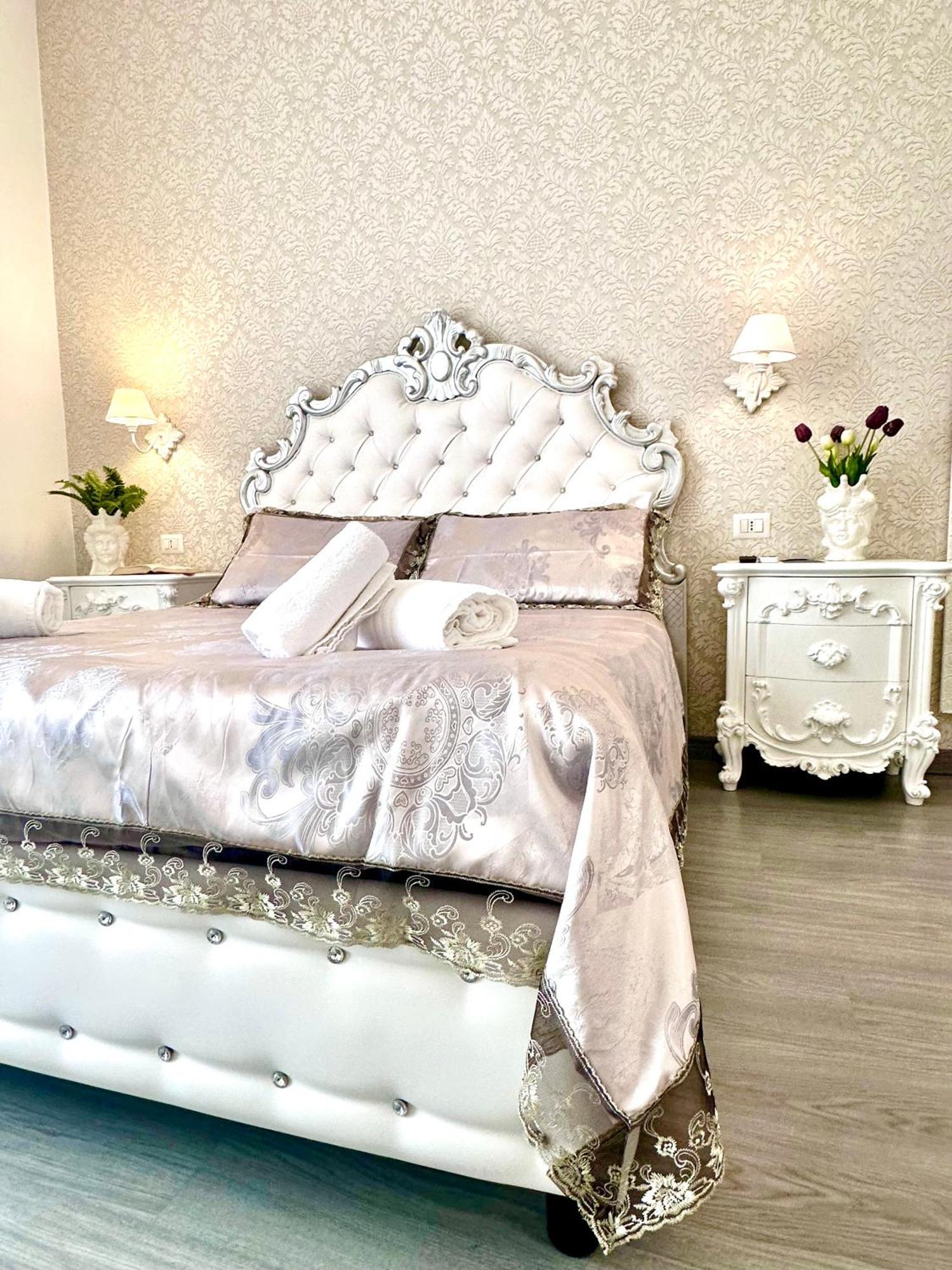 Palazzo Chiatamone Hotel Naples Luaran gambar