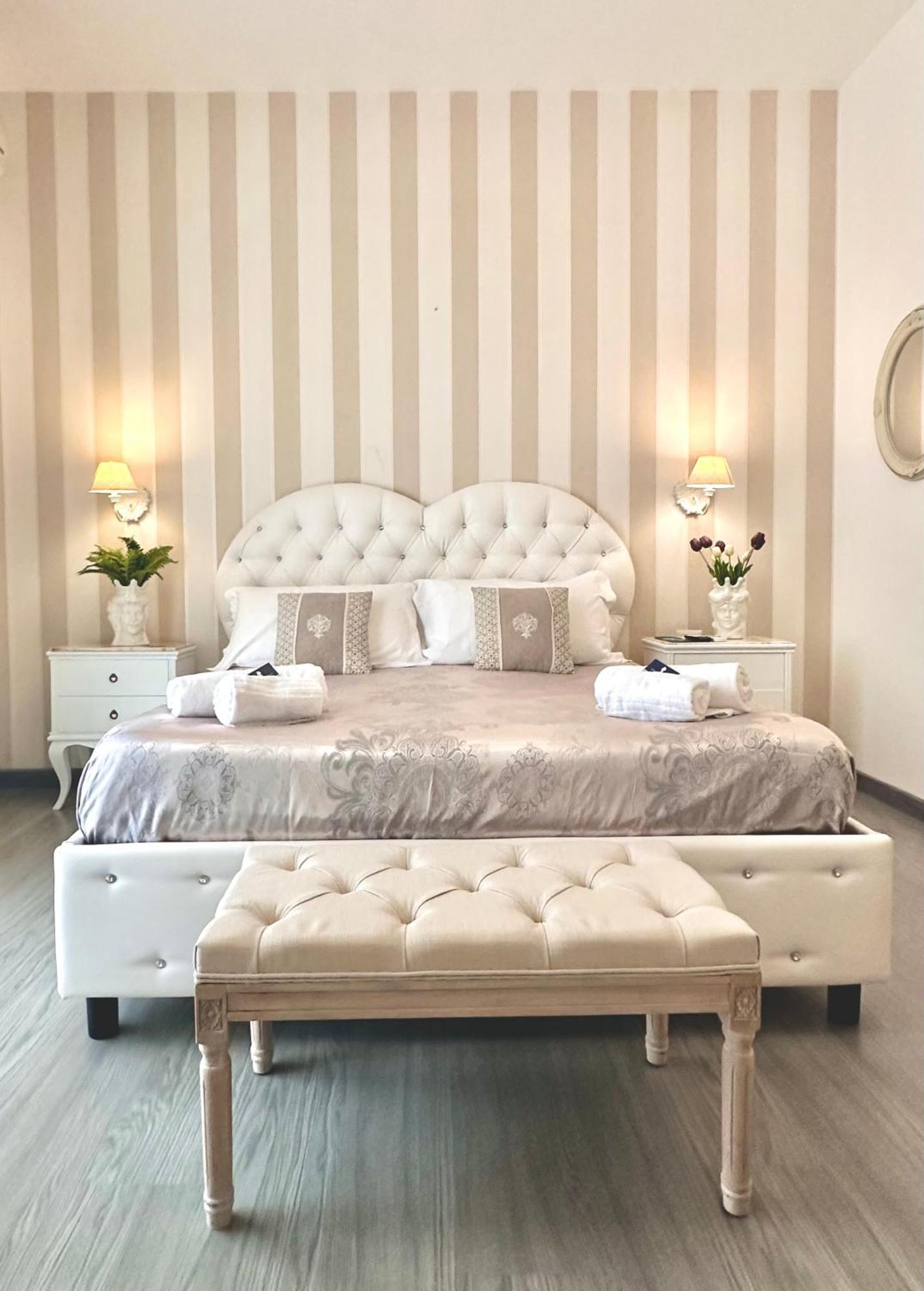 Palazzo Chiatamone Hotel Naples Luaran gambar