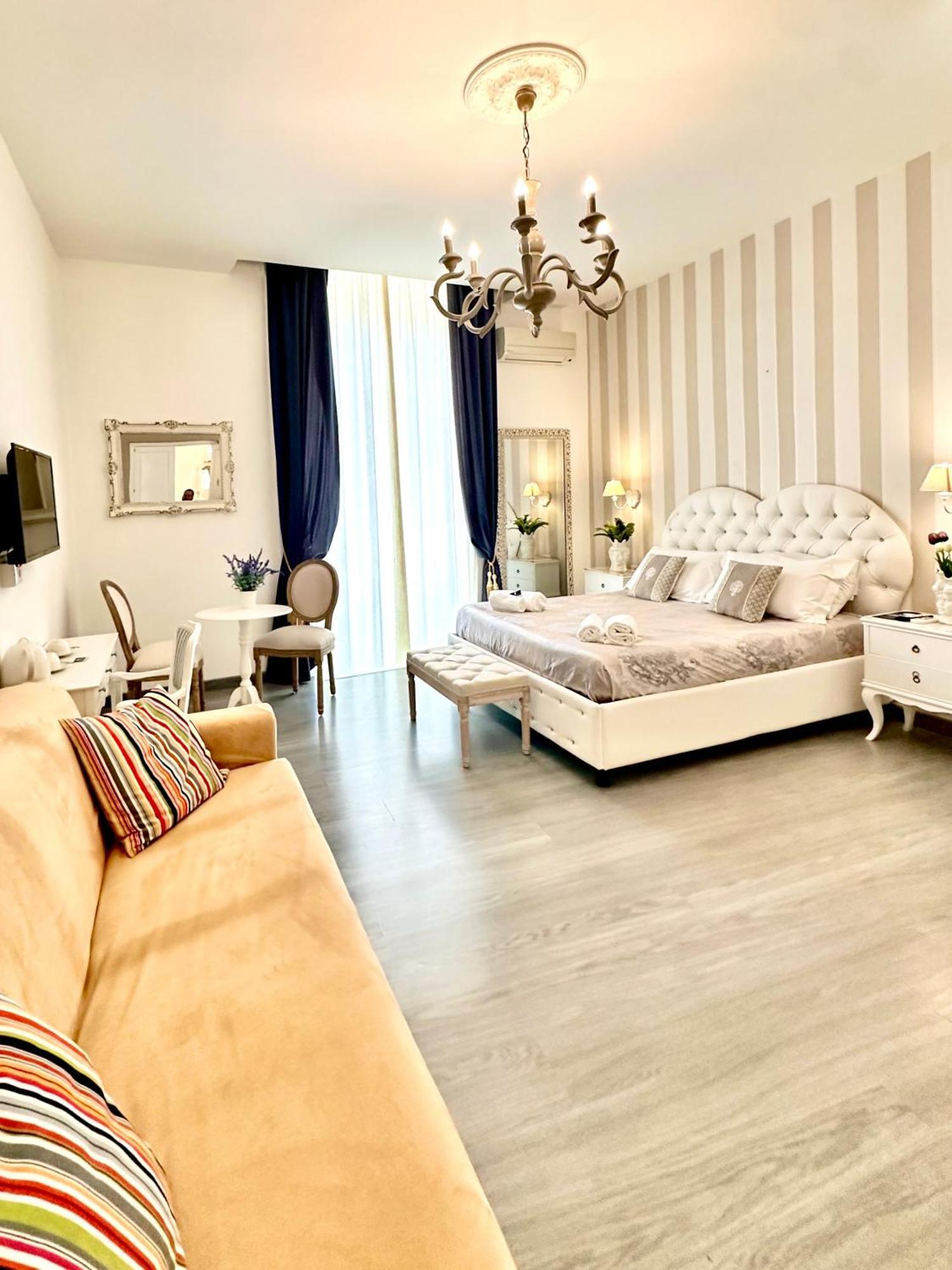 Palazzo Chiatamone Hotel Naples Luaran gambar