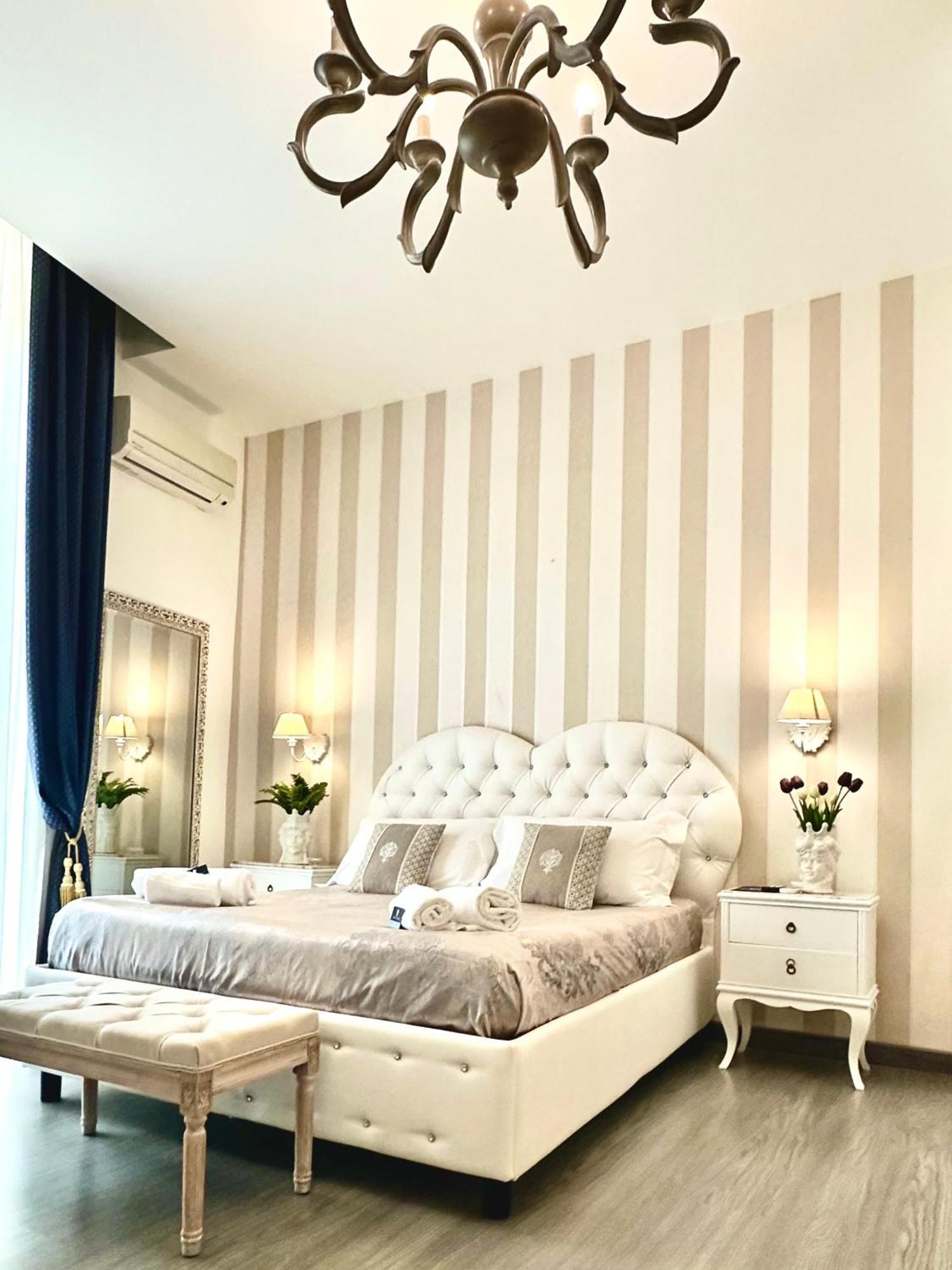 Palazzo Chiatamone Hotel Naples Luaran gambar