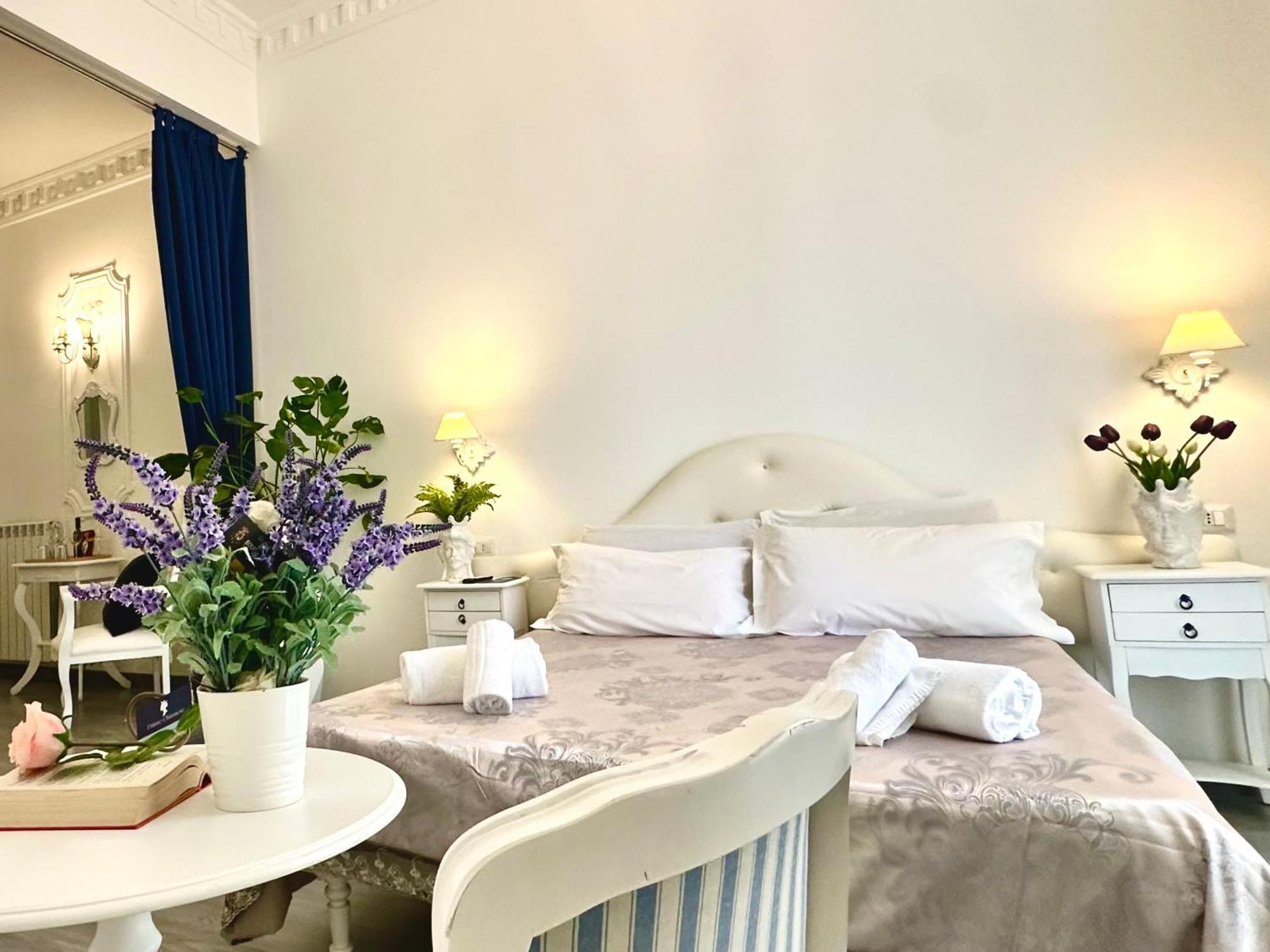 Palazzo Chiatamone Hotel Naples Luaran gambar