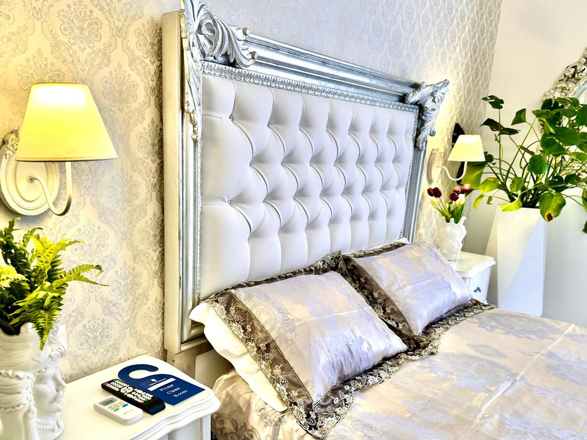 Palazzo Chiatamone Hotel Naples Luaran gambar