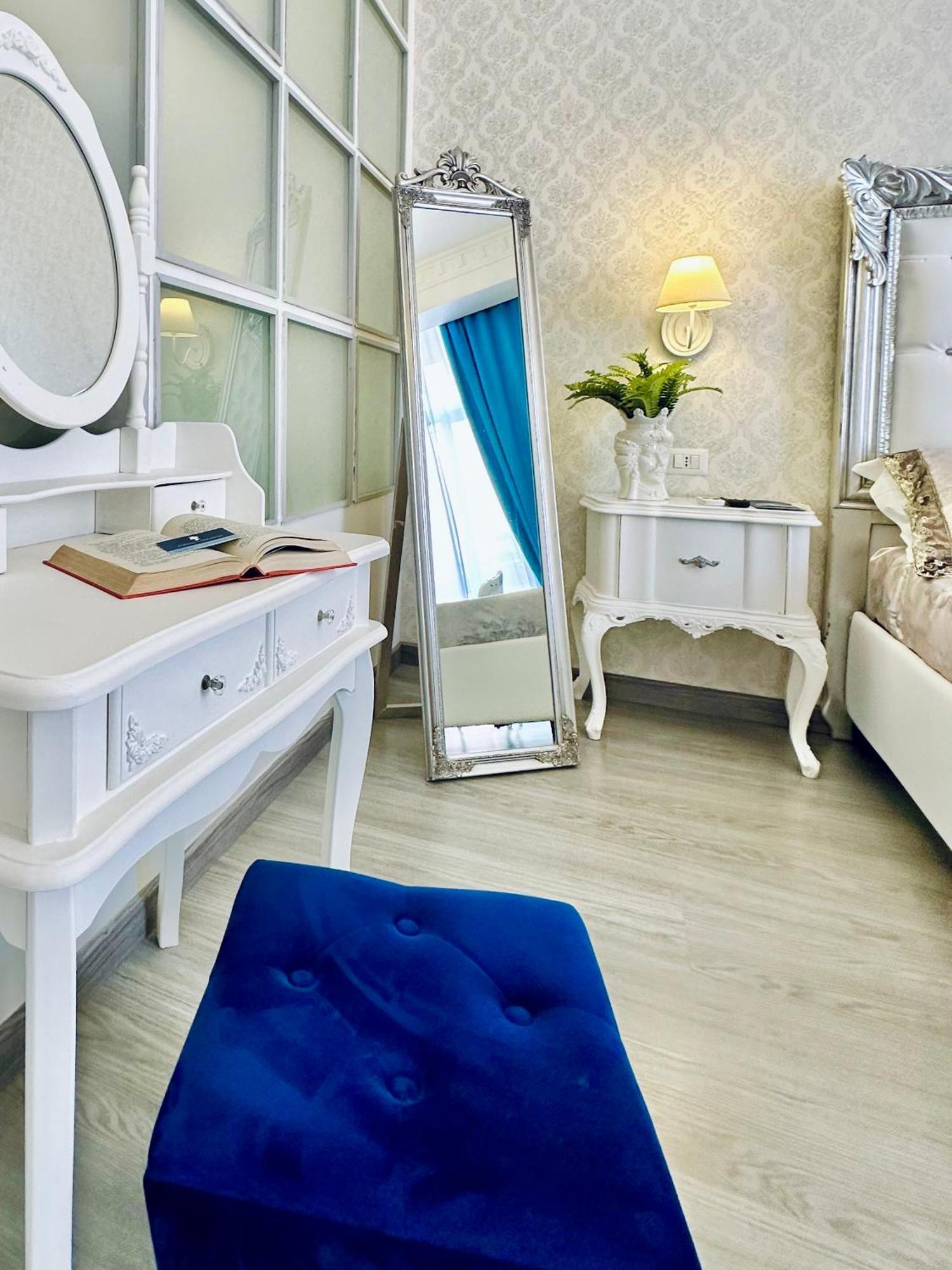 Palazzo Chiatamone Hotel Naples Luaran gambar