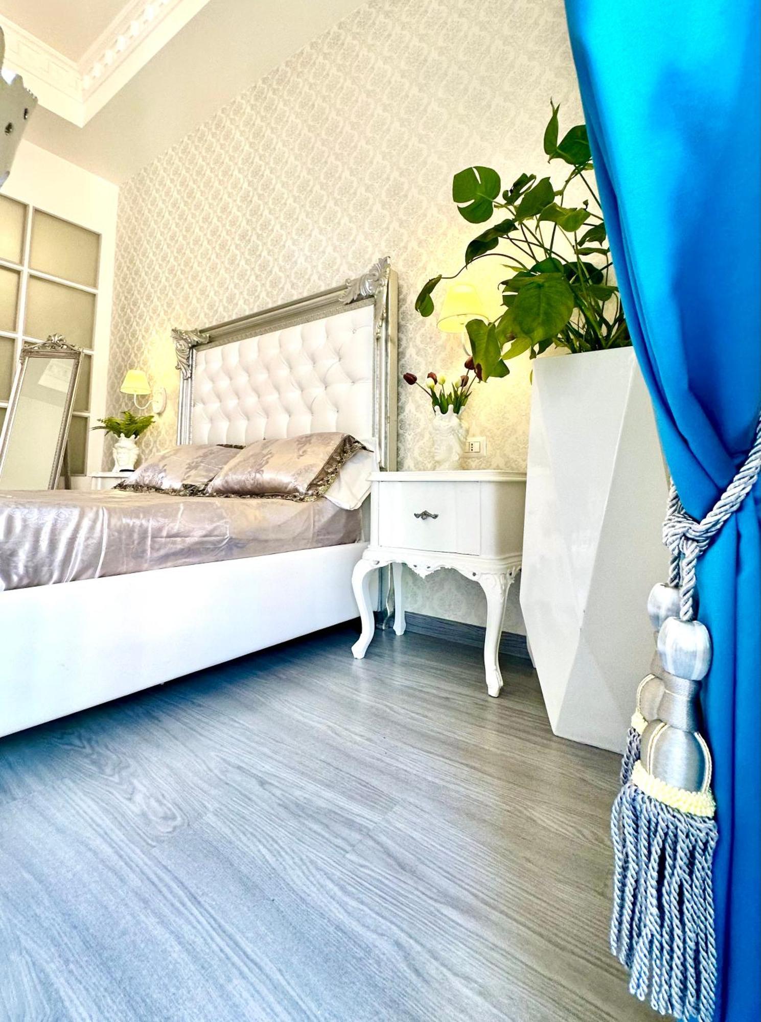 Palazzo Chiatamone Hotel Naples Luaran gambar