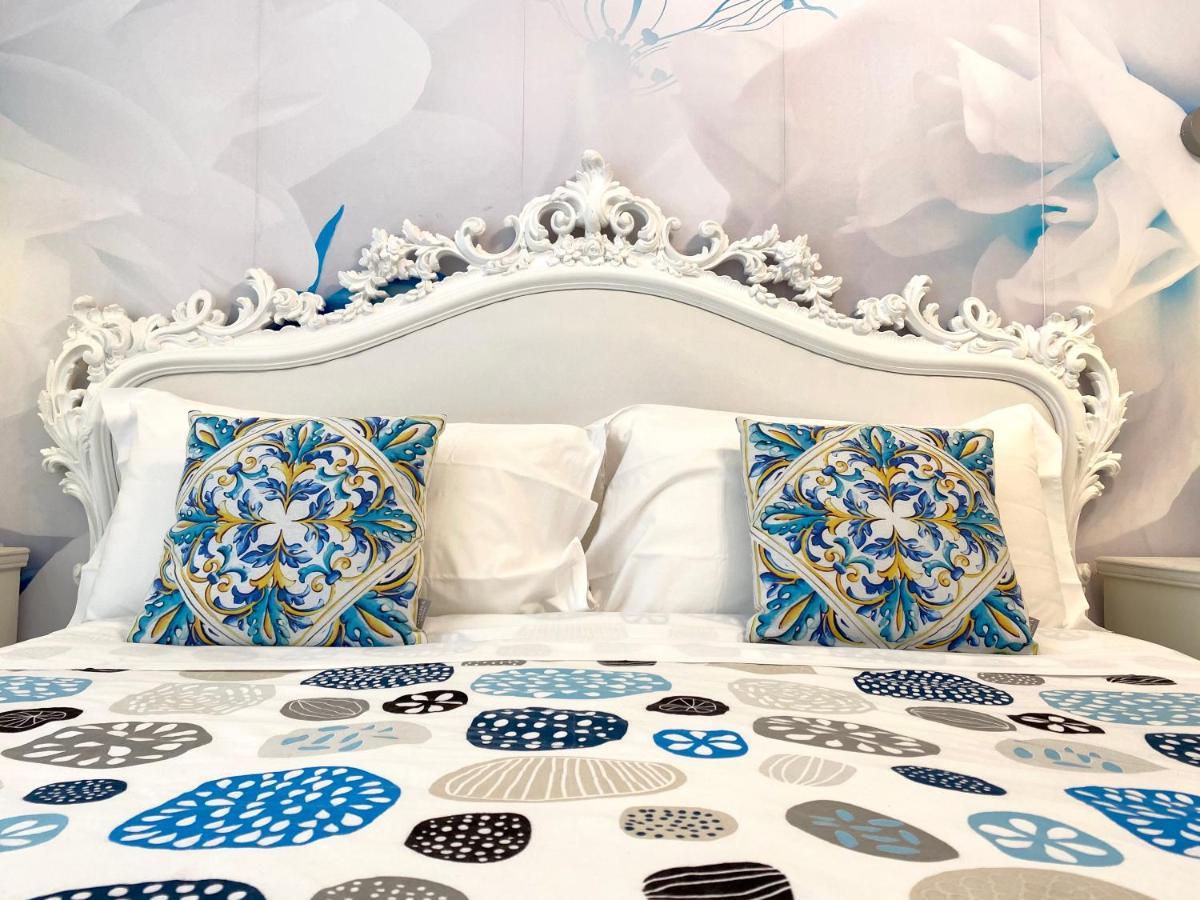 Palazzo Chiatamone Hotel Naples Luaran gambar